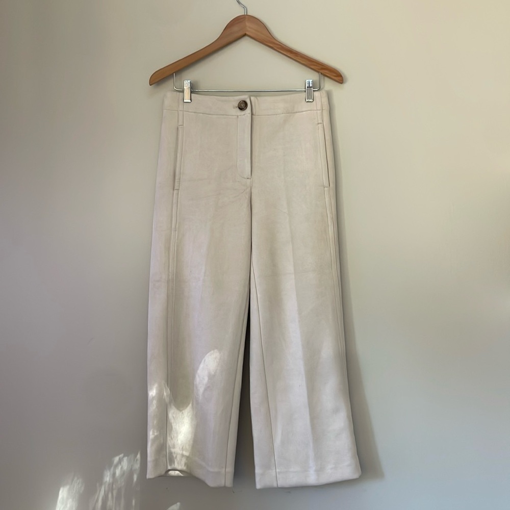 Ann Taylor Size 4 Capri Cream